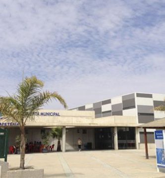 Fachada centro deportivo h2o huercal overa